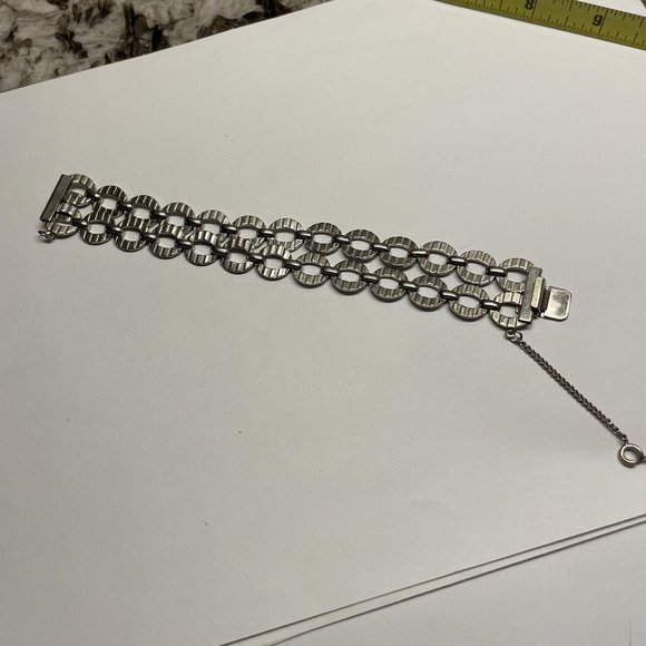 Vintage Signed Pamar Costume Silver Tone Metal Bracelet with Safety Chain Clasp - Picture 11 of 11